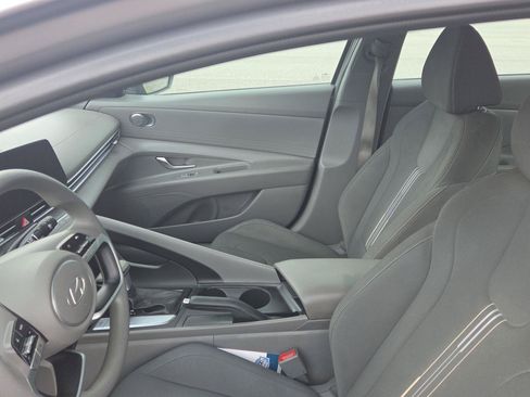 Used 2024 Hyundai Elantra SEL FWD image 11