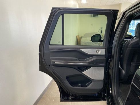 New 2025 Lincoln Navigator Black Label image 18