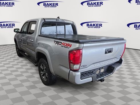 Used 2016 Toyota Tacoma TRD Sport w/ Towing Package image 7