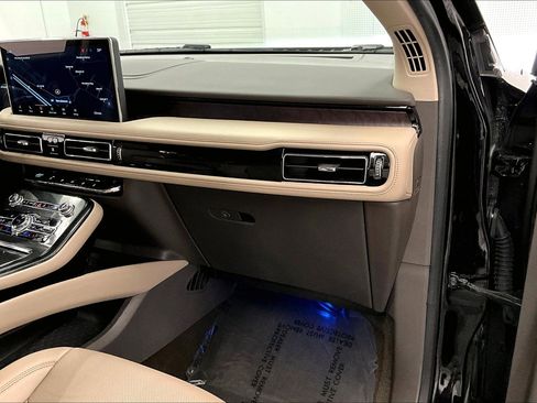 Used 2022 Lincoln Nautilus Reserve AWD/4WD image 18