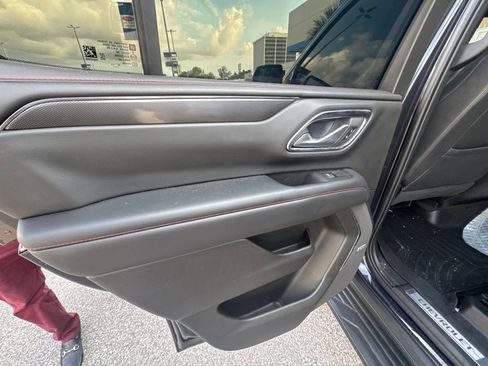 Used 2022 Chevrolet Tahoe RST w/ Luxury Package AWD/4WD image 11