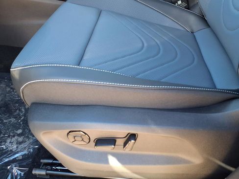 New 2026 Volkswagen Tiguan SE image 9