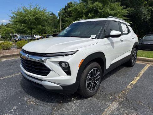 Used 2024 Chevrolet TrailBlazer LT AWD/4WD image 1