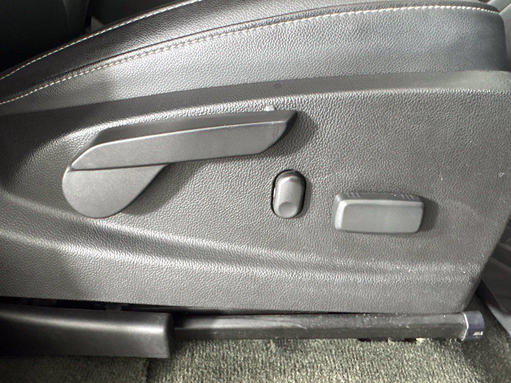 Used 2016 GMC Canyon SLT AWD/4WD image 33