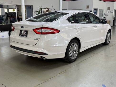 Used 2013 Ford Fusion SE FWD image 2