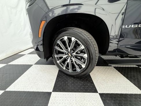 New 2025 Chevrolet Suburban High Country image 12