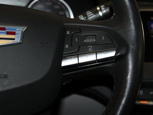 Certified 2022 Cadillac XT4 Luxury w/ Cold Weather Package image 19