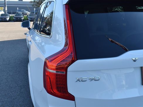 Used 2021 Volvo XC90 T5 Momentum w/ Protection Package Premier FWD image 7