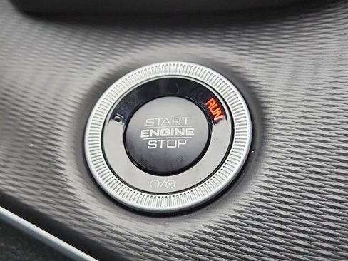 New 2025 Jeep Grand Cherokee L Altitude image 9