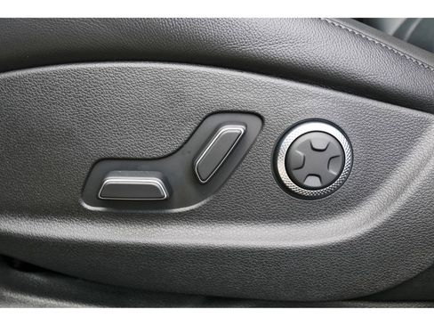 Used 2025 Genesis G80 2.5T image 30