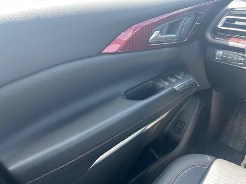 Used 2025 Chevrolet Traverse Z71 AWD/4WD image 12