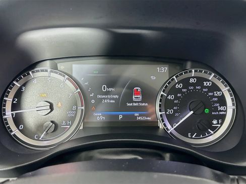 Used 2023 Toyota Highlander XLE AWD/4WD image 13