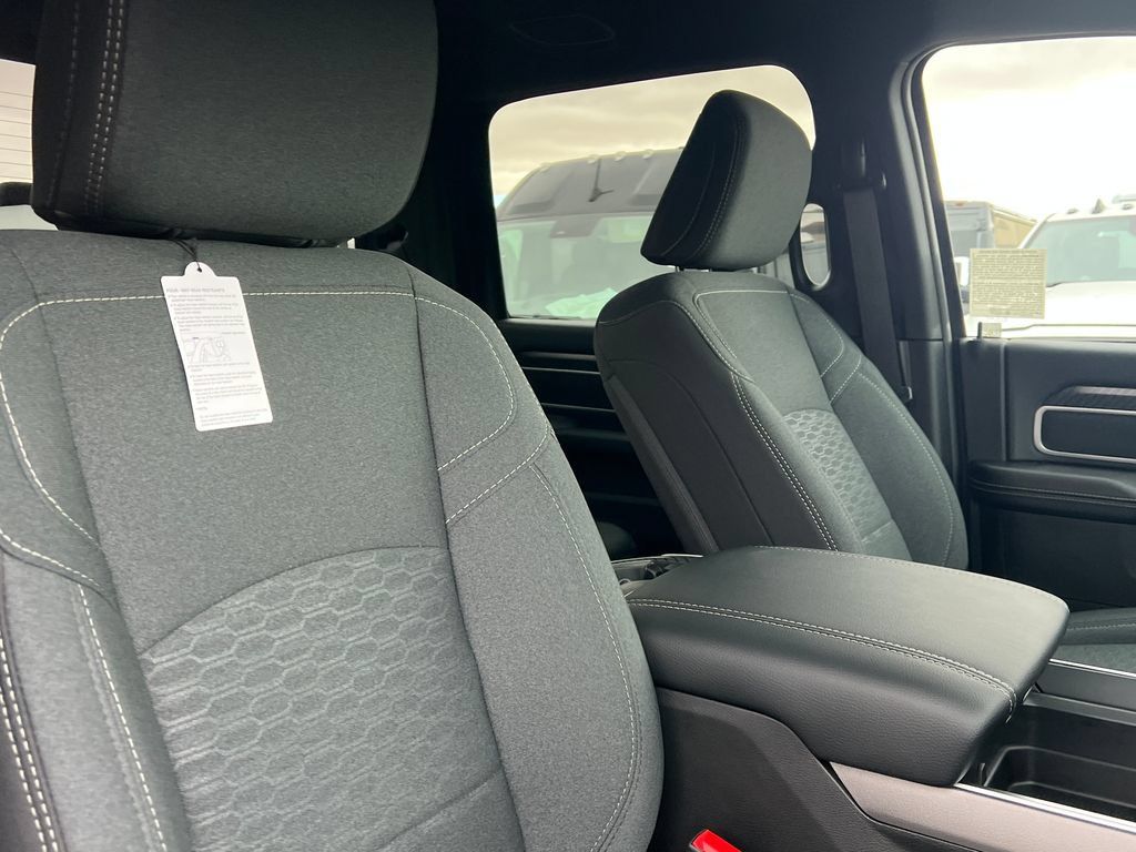 New 2026 RAM 3500 Big Horn AWD/4WD image 17