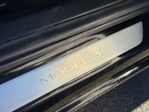 Used 2019 Tesla Model 3 image 18