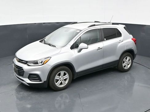 Used 2020 Chevrolet Trax LT w/ LT Convenience Package FWD image 11