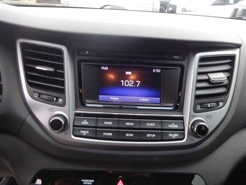 Used 2018 Hyundai Tucson SE image 14