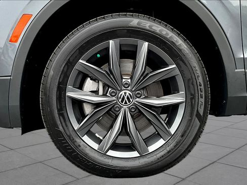 Used 2024 Volkswagen Tiguan SE FWD image 11