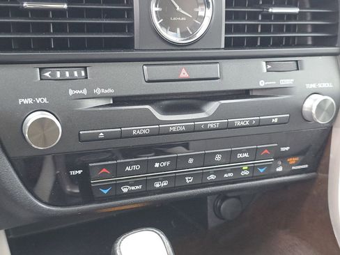 Used 2019 Lexus RX 350 AWD w/ Navigation Package image 24