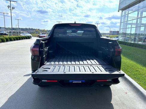 Used 2025 Hyundai Santa Cruz SE image 23