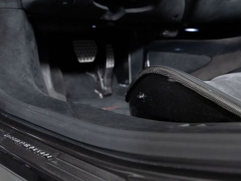 Used 2022 Ferrari SF90 Spider image 33