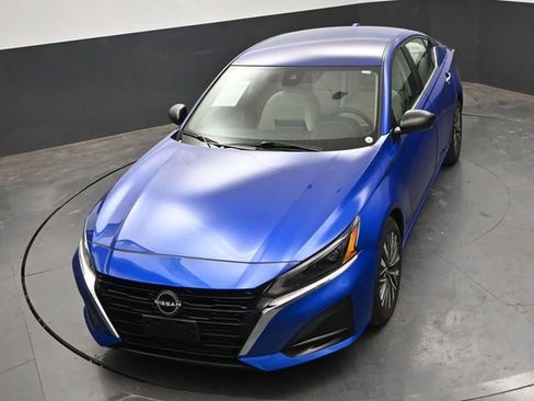 Used 2025 Nissan Altima 2.5 SV FWD image 19