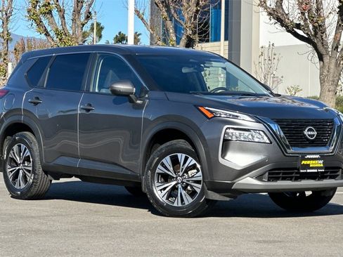 Used 2023 Nissan Rogue SV image 2