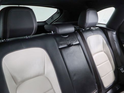 Used 2018 Jaguar F-PACE R-Sport image 28