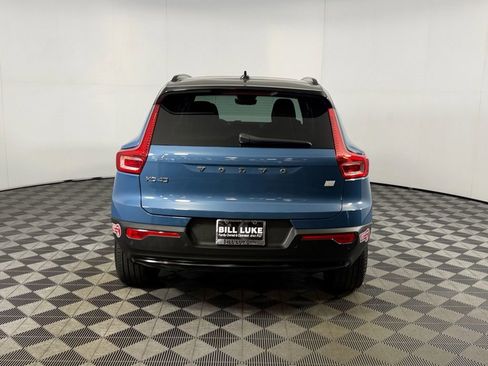 Used 2023 Volvo XC40 Recharge Plus image 8