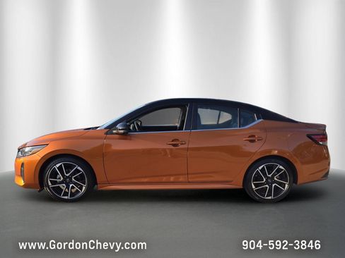 Used 2025 Nissan Sentra SR w/ SR Premium Package FWD image 2
