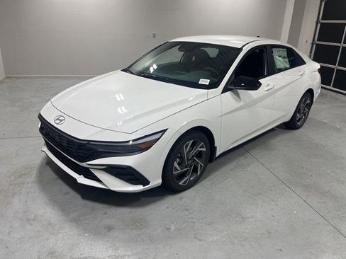 New 2025 Hyundai Elantra Sport image 3
