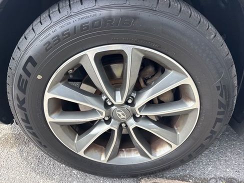 Used 2017 Hyundai Santa Fe SE AWD/4WD image 15