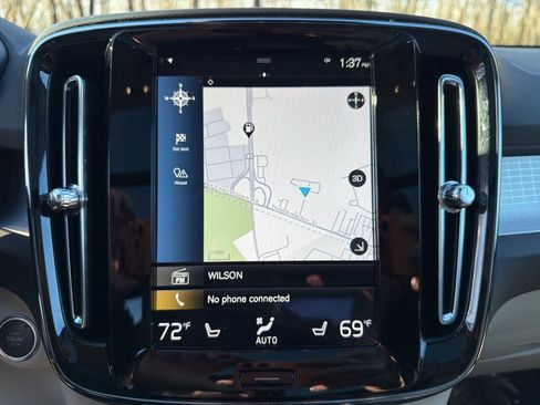 Used 2022 Volvo XC40 T5 Momentum w/ Premium Package image 27