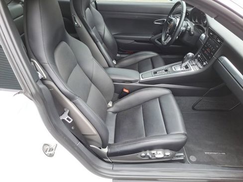 Certified 2017 Porsche 911 Carrera 4 image 18