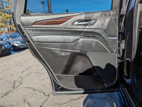 Used 2022 Cadillac Escalade Premium Luxury image 35