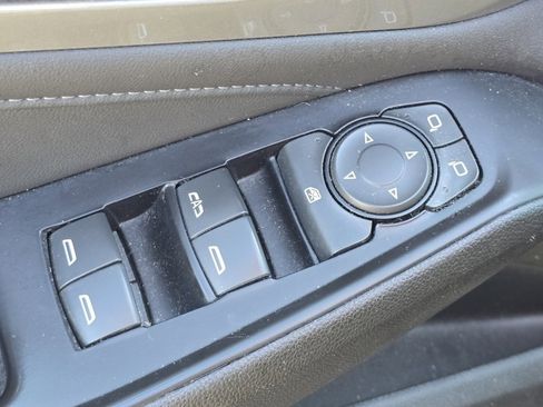 Used 2023 Chevrolet Traverse LT image 21