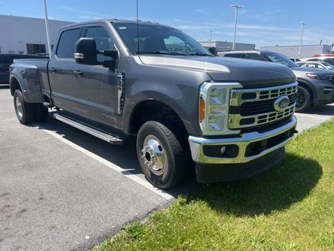 Used 2023 Ford F350 XLT AWD/4WD image 6
