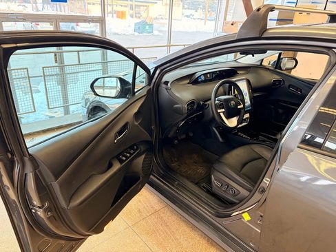 Used 2017 Toyota Prius Prime Premium image 10