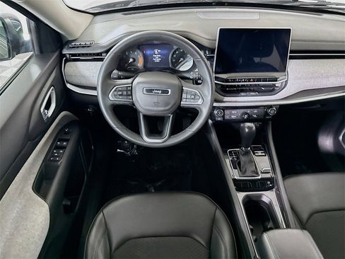 Used 2022 Jeep Compass Latitude image 4