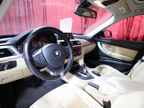 Used 2018 BMW 320i Sedan RWD image 12