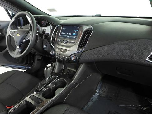 Used 2018 Chevrolet Cruze LT w/ Convenience Package image 13