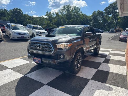 Used 2016 Toyota Tacoma TRD Sport w/ Towing Package AWD/4WD image 5