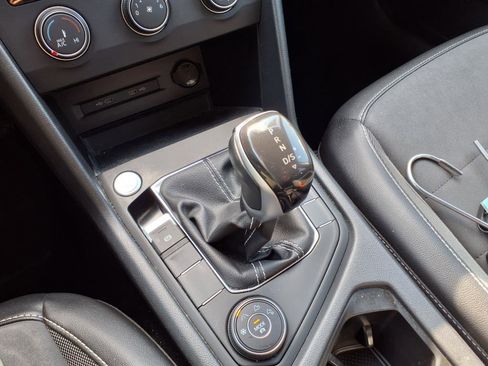 Certified 2022 Volkswagen Taos SE w/ IQ.Drive SE Package image 17