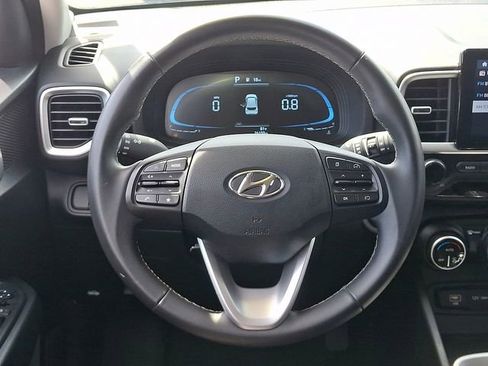 Used 2025 Hyundai Venue SEL FWD image 19