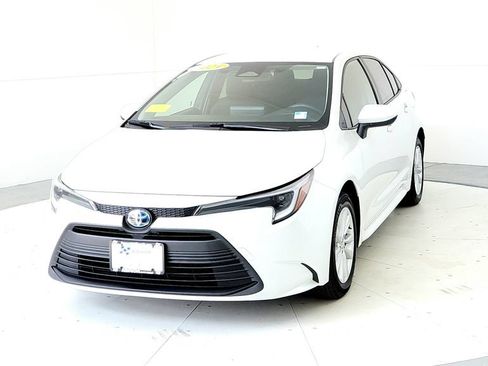 Used 2024 Toyota Corolla LE w/ LE Convenience Package AWD/4WD image 2