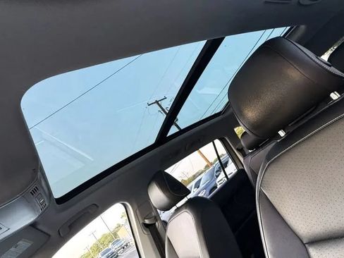 Used 2022 Volkswagen Tiguan SE FWD image 24