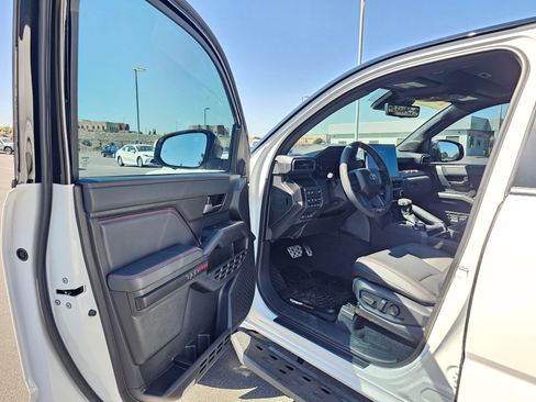 Used 2025 Toyota Tacoma TRD Pro AWD/4WD image 18