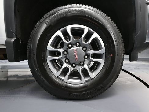 Used 2025 GMC Sierra 3500 SLE w/ SLE Convenience Package AWD/4WD image 18
