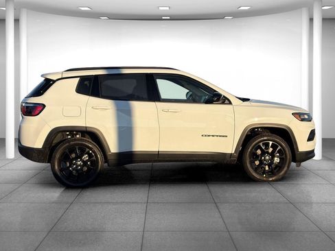 New 2026 Jeep Compass Latitude image 8