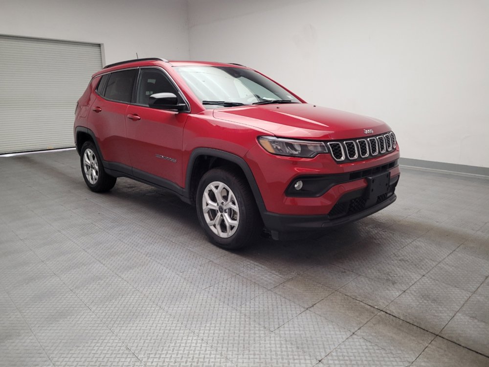 Used 2025 Jeep Compass Latitude w/ Sun & Sound Group AWD/4WD image 13