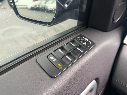 Used 2018 Land Rover Discovery Sport HSE AWD/4WD image 28